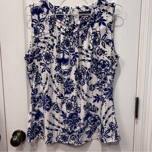 Tommy Hilfiger Women’s White Blue Floral Silver Detail Sleeveless Size MD Blouse